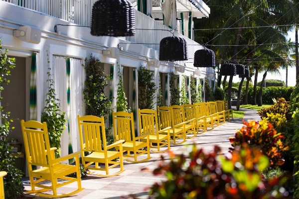 Kimpton Surfcomber Hotel image 6